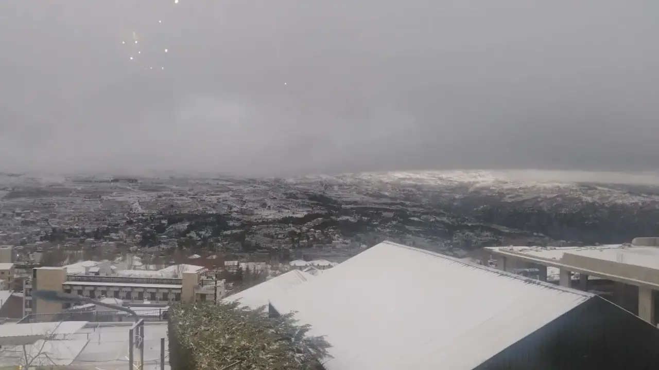 مشاهد جليدية تغطي شمال لبنان وتوقعات جديدة لموعد انحسار المنخفض الجوي الحالي